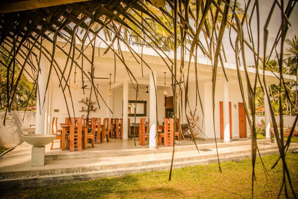 Infinity Of Sri Lanka Hotell Paiyagala Eksteriør bilde